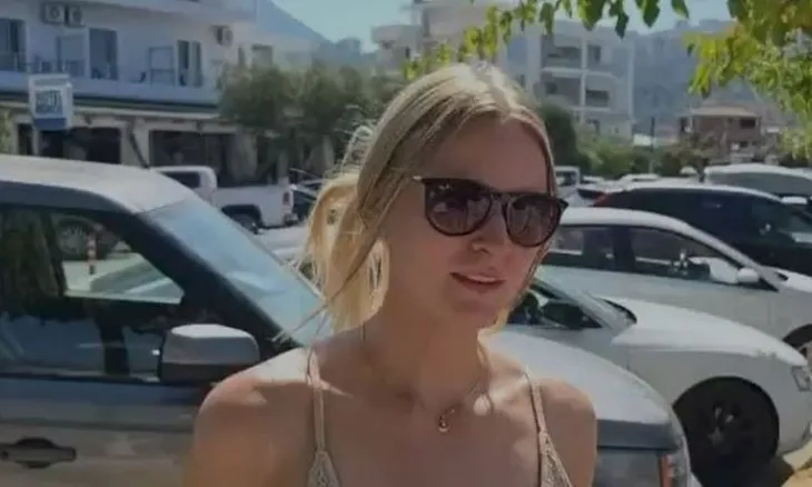 Turistet rrëfejnë natën e frikshme dhe panikun me zjarret në Himarë: Menduam se nuk do të largoheshim dot nga flakët