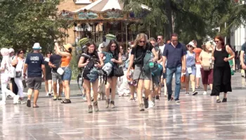 Turizmi në rritje, mbi 3.45 milionë hyrje në Shqipëri gjatë gushtit