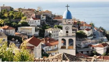 Turizmi shqiptar, Topuzi: Rritje e vizitorëve, por sfidë mbeten informaliteti, transporti publik dhe menaxhimi i mbetjeve