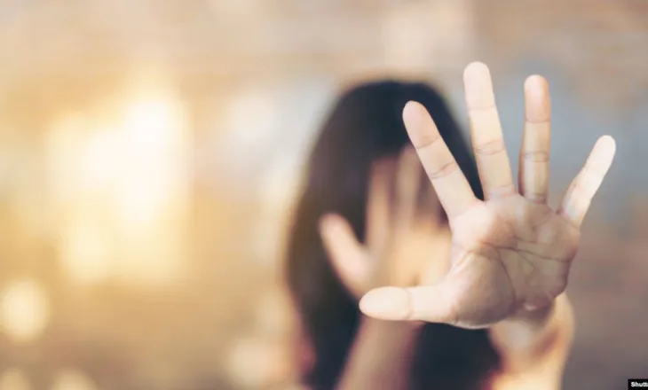 U abuzua nga tezja dhe kushëriri, ja si u zbulua skandali s*ksual me 12-vjeçaren! Çoi padashje një video pornografike në bisedë me shoqet
