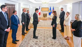 U.D. Presidentja Haxhiu pranoi letrat kredenciale të Ambasadorit të ri të Republikës së Francës në Republikën e Kosovës, z. Jean-François Huchet
