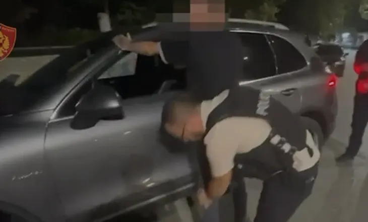 U ndalua për “Porsche Cayenne” luksoz, arrestohet 30-vjeçari, i gjenden lingota, monedha floriri e 4 mijë euro