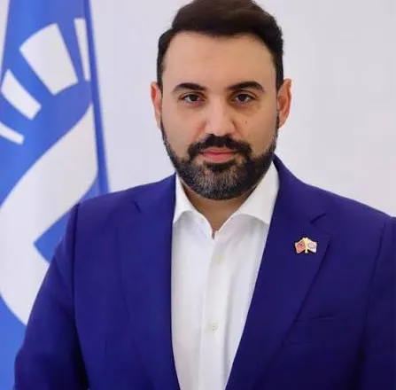 U NGRYS DITA DUKE KERKUAR…/KELLIÇI: DOREHIQU RAMA, S’KE RRUGE SHPETIMI