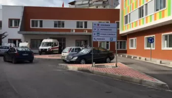 U rrëzua nga skela teksa punonte në fasadën e një banese, 55-vjeçari nga Saranda dërgohet me urgjencë në spital i plagosur! Shoqërohet pronari