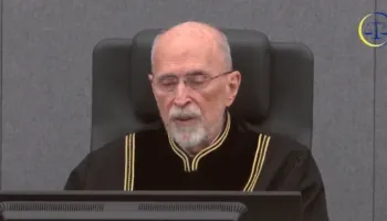 “U vërtetua arrestimi i paligjshëm i së paku 385 personave”, gjyqatari Smith: Anëtarë të UÇK-së i dhunuan brutalisht…