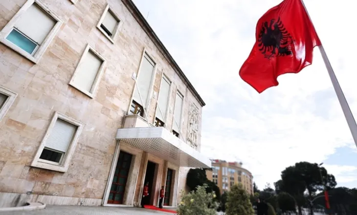 U votua gjatë natës dhe u dekretua në mëngjes nga presidenti, botohet në Fletoren Zyrtare formula e pagave të magjistratëve
