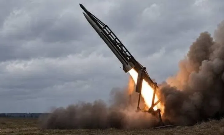 Ukraina përdor për herë të parë raketën “Pelican”, godet objektiva të industrisë ruse të naftës