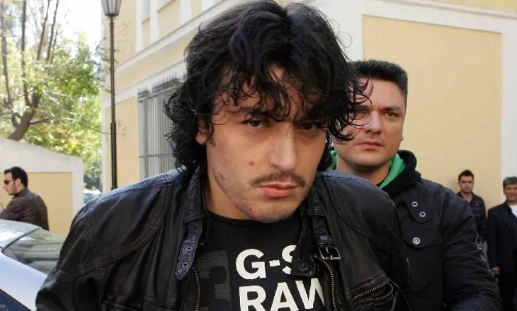 “Ule zërin e muzikës”/ Duhej të paraqitej të hënën në burg, Alket Rizai përfshihet në shkëmbim zjarri në Athinë