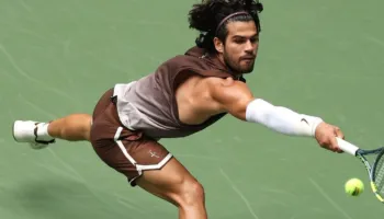 US Open: Alcaraz eliminohet pas 4 orësh lojë, Sabalenka dhe Pegula sigurojnë gjysmëfinalet