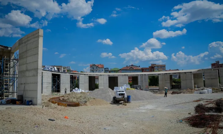 Vazhdojnë punimet për ndërtimin e Qendrës Kulturore në Skënderaj