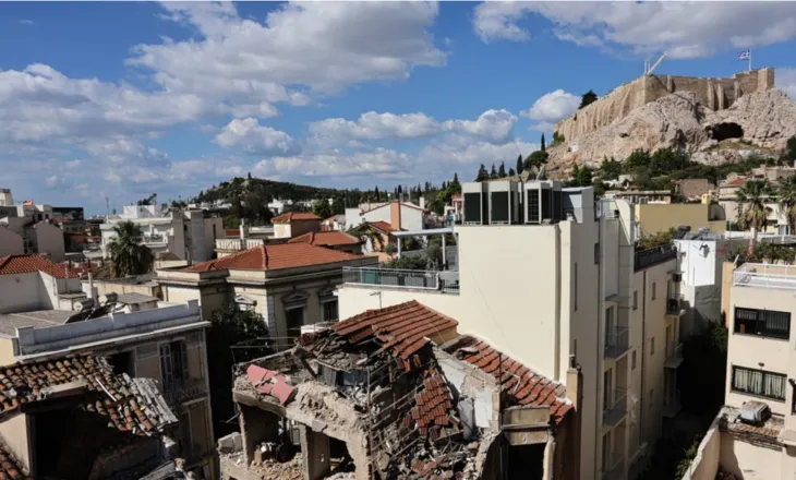 Vdekja e familjes shqiptare në Athinë, dyshohet se rrjedhja e gazit nisi nga apartamenti i një çifti të moshuarish