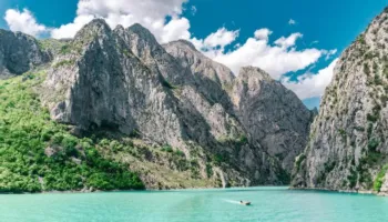 “VIAJAR”: Shqipëria, zgjedhja perfekte për një udhëtim mes detit, historisë dhe natyrës