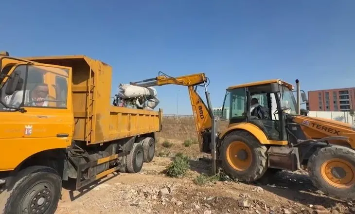 VIDEO/ Aksion për pastrimin e Lumit të Tiranës, ndërhyrje pranë Urës së Paskuqanit pas grumbullimit të mbetjeve