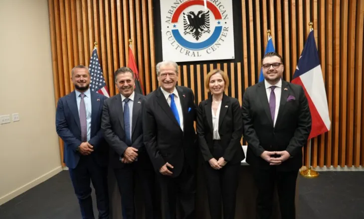 VIDEO/ Berisha vijon turin në Amerikë, ndalet në Teksas me shqiptarët e diasporës