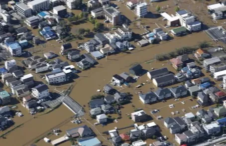 VIDEO/ Japonia nën ‘tërbimin’ e tajfunit, dy të vdekur dhe përmbytje massive! 275 fluturime të anuluara dhe 1.6 milionë banorë të evakuuar