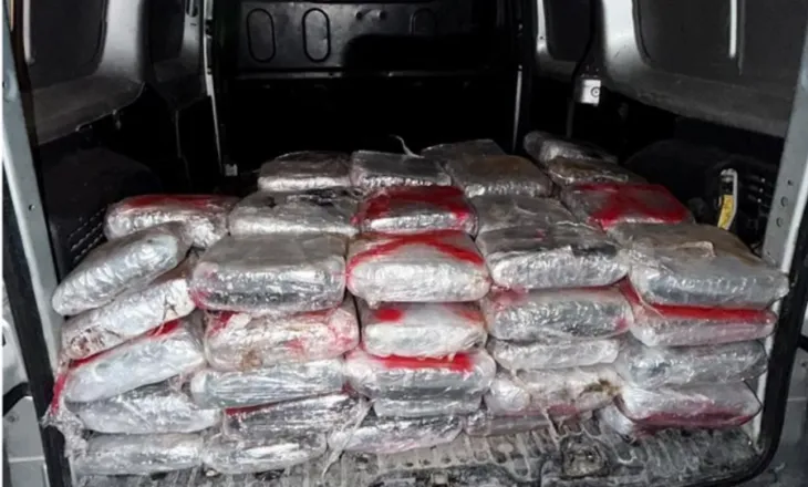 VIDEO – Kakavijë/ Kapet ‘ngarkesa’ prej 91 kg kanabis, në pranga çifti nga Ballshi