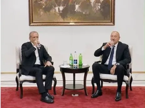 VIDEO/ Në samit me “ujë me vete”! Frika nga helmimi? Presidenti i Azerbajxhanit befason në Bishek, batuta e Pezeshkian: E solle për veten, jo për ne!