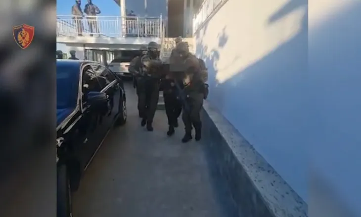 VIDEO/ Pamjet e operacionit të SPAK në Shkodër dhe Tiranë, momenti kur specialet e RENEA-s kapërcejnë ‘murin e lartë’ për të kapur Cafin e Doklen