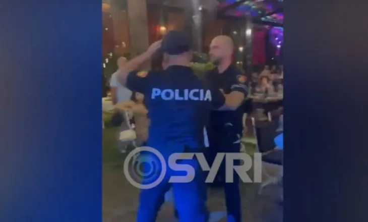 VIDEO/ Policët sulmojnë lokalin në mes të natës dhe dhunojnë klientët