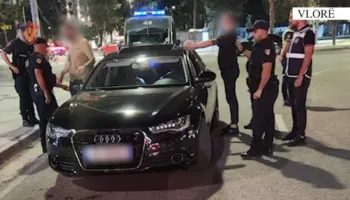 VIDEO/ Sekuestrohen 3 makina luksoze në Vlorë