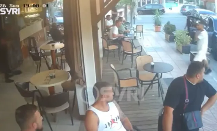 VIDEO/ Sherri me kamarierin që për fat nuk u kthye në masakër. Me kallash e pistoletë brenda në lokal…