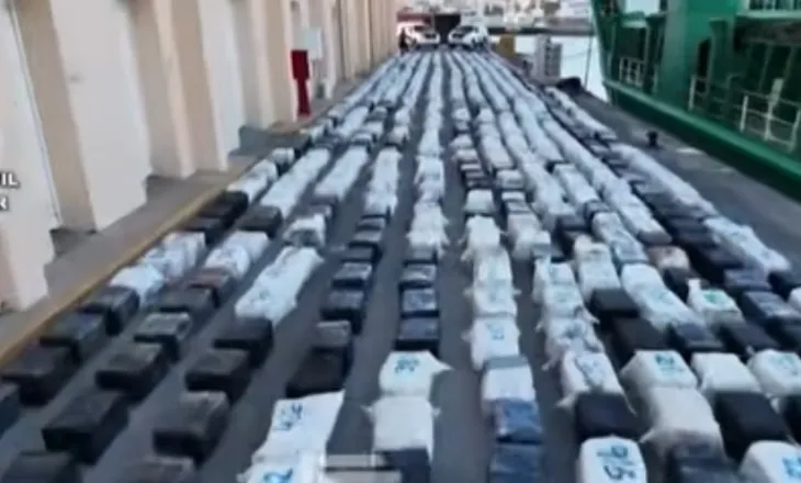 VIDEO/ Spanja sekuestron një tjetër sasi rekord kokaine, kapen 1,2 tonë të fshehura në arra kokosi në Sevilja