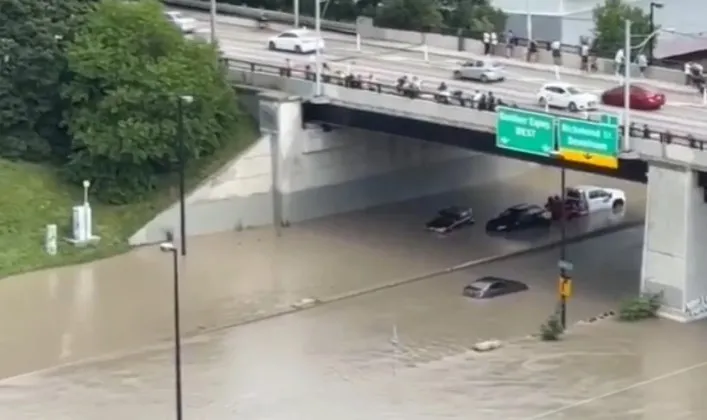 VIDEO/ Stuhia e shekullit godet Toronton, përmbytje dhe dëme katastrofike! Mijëra kanadezë pa energji, shikoni pamjet