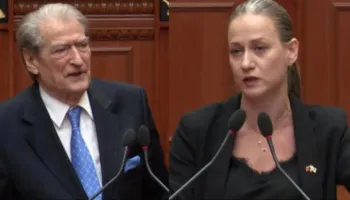 VIDEO / “Te zyra e Agasit isha me Argitën”. Ja përplasja e ministres me Berishën në Kuvend
