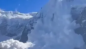 VIDEO/ Tragjedi në alpet e Kaukazit, orteku merr përpara grupin me 33 alpinistë, të paktën 11 të vdekur! Kërkime për të zhdukurit