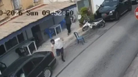 VIDEO/ Zbulohen pamjet e ekzekutimit mafioz të Artan Murtajt në Sarandë! Momenti kur 44-vjeçari përpiqet të largohet me vrap, por…