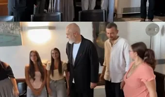 Videokartolinë e një dite të bukur miqësie dhe përbashkësie në Napoli