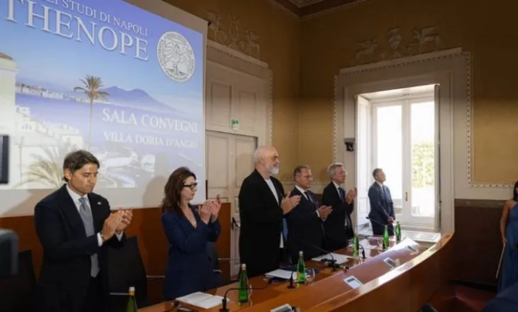 Vizita Napoli, Rama publikon fotot nga ceremonia e inaugurimit të Konsullatës së Nderit të Shqipërisë! Zbulon edhe dhuratën e veçantë që mori