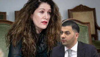 Vlora Hyseni dhe Ergys Agasi u njohën në Kryeministri