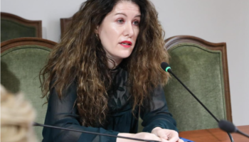 Vlora Hyseni ndodhet jashtë vendit, a do arrestohet nëse nuk kthehet në Shqipëri drejtoresha e SHISH-it?