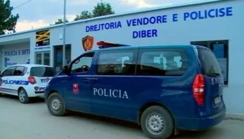 Vodhën me dhunë xhiron ditore në dy pika karburanti, shpallet në kërkim një nga dy autorët