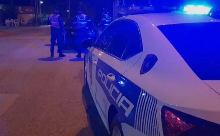 Vodhi makinën e ndaluar në rrugë, arrestohet 48-vjeçari në Pogradec