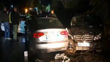 Vodhi një automjet dhe goditi 4 makina teksa tentoi t’i arratisej policisë, arrestohet 30-vjeçari në Durrës