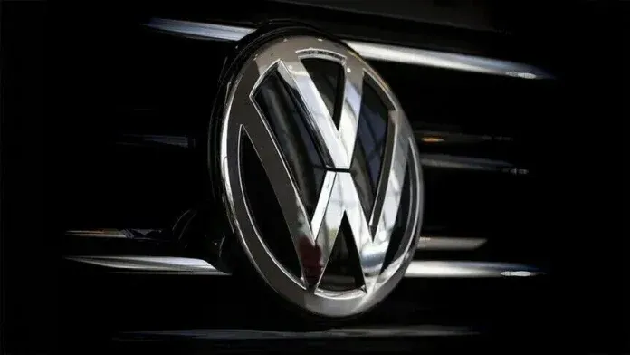 Volkswagen tërheq mbi 208 mije automjete për shkak të një defekti në sistemin e drejtimit