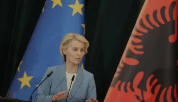 Von der Leyen: Anëtarësimi i Shqipërisë do e bëjë më të fortë BE-në, ecuria fantastike! (VIDEO)
