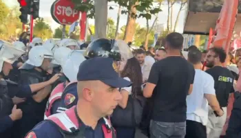 Von der Leyen në Tiranë, tensione te Kryeministria/ Protestuesit: Arrestoni Ramën
