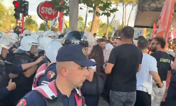 Von der Leyen në Tiranë, tensione te Kryeministria/ Protestuesit: Arrestoni Ramën