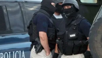 Vrasja e Artan Myrtajt/ RENEA zbarkon në Kamëz, kontrolle në banesat e Ervis Lamit, nipit dhe mikut të tij
