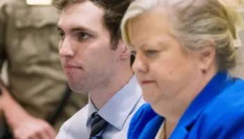 Vrasja e Charlie Kirk, gjykata vendos nëse 23-vjeçari do të përballet apo jo me dënimin me vdekje!