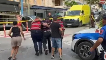 Vrasje me armë zjarri në Sarandë, plagoset edhe një kalimtar