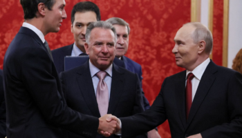 “Vrima në petull”, si po e tall Moska misionin e dy të dërguarve të Trumpit