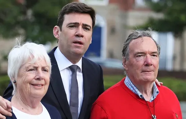 Vuante nga Alzheimeri, kryeministri britanik Andy Burnham humbet njeriun e dashur të familjes, i anulon të gjitha angazhimet zyrtare!