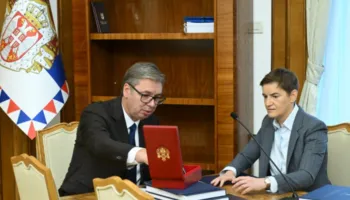 Vuçiç i dorëzon detyrën Ana Brnabiç, kryetarja e Kuvendit merr përkohësisht drejtimin e Presidencës