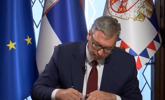 Vuçiç largohet nga Presidenca, por synon të rikthehet si Kryeministër i Serbisë