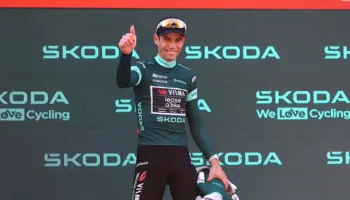 Vuelta e Spanjës/ Van Aert fitues i etapës së 15-të, Mas lider