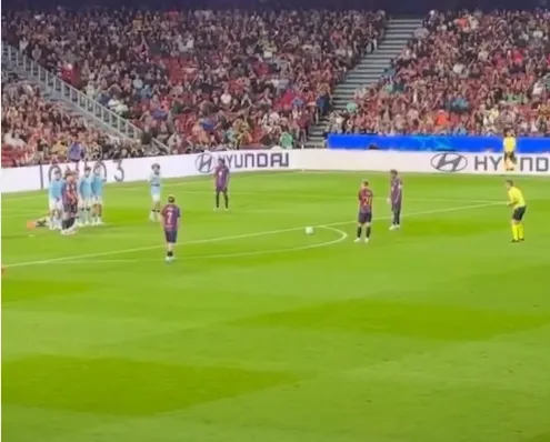 Yamal shkëlqen në Camp Nou, shiritin e kapitenit e “vulos” me perlë